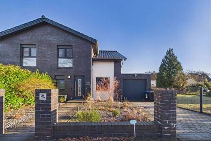 Isernhagen: Moderne DHH mit hochwertiger Ausstattung und Garage