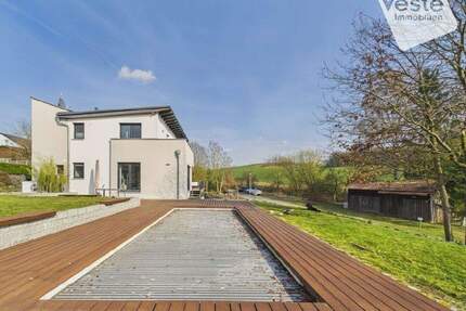 Ein Ort für besondere Momente - modernes Einfamilienhaus mit Pool, Wellnessbad und sonnigen Terrassen - Ebersdorf b.Coburg Oberfüllbach