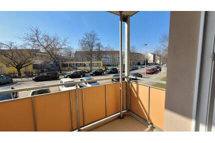 Zentrum * Perfekte 2 Zimmer * Einbauküche * Balkon * Frei ab 01.05.2026 - Chemnitz