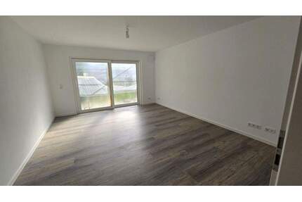 Doppelhaushälfte Erdgeschosswohnung kernsaniert mit Garten und Garage - Römerberg Berghausen