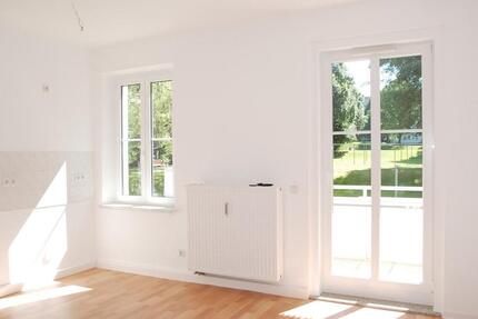 Kleine 2-Raum-Wohnung mit Einbauküche und Balkon - Chemnitz Bernsdorf