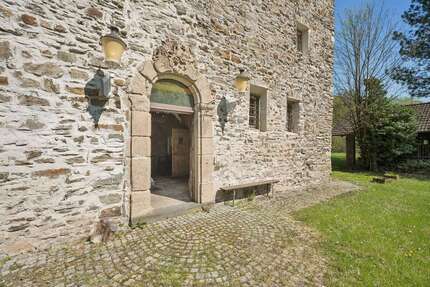 Haus zum Mieten in Ratingen-Heiligenhaus 3.800,00 € 250 m²