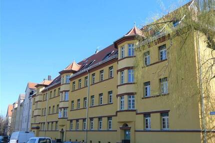 Tolle 3-Raum Whg. mit Balkon, Loggia, Parkett, EBK - Leipzig Sellerhausen-Stünz