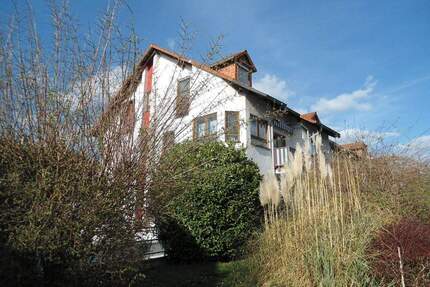 Helle 3-Zimmer-Wohnung mit Dachterrasse und zwei Stellplätzen - Leimen St Ilgen