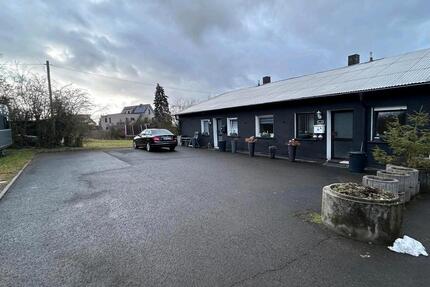 Zweifamilienhaus mit großes Grundstück in naturnaher Lage - Hofheim in Unterfranken