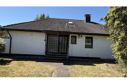Bungalow in ruhiger Lage nahe AischparkCenter, 1124 m² Grund, 144 m² Wohnfläche., 5 Schlafzimmer - Höchstadt a.d.Aisch
