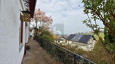 VIEL RAUM ZUM WOHLFÜHLEN - 395.000,00&nbsp;EUR Kaufpreis, ca.&nbsp; 180,00&nbsp;m&sup2;&nbsp;Wohnfl&auml;che in Lauf (PLZ: 77886)