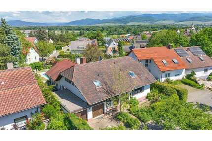 Haus zum Kaufen in Freiburg-Tiengen 870.000,00 € 243 m²