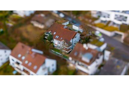 Moderne 2,5-Zimmer-Split-Level-Wohnung mit Terrasse & Garten in ruhiger Aussichtslage von Stuttgart