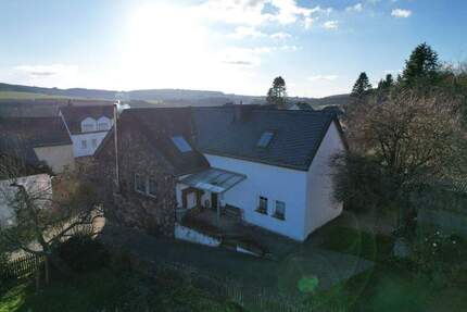 Geschmackvoll und durchdacht renoviertes, ehemaliges Bauernhaus, mit separater Einliegerwohnung und zusätzlichem Baugrundstück - Lorscheid