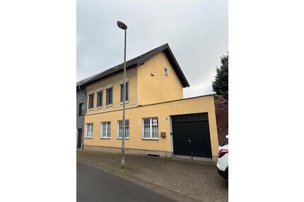 Modernisiertes Einfamilienhaus mit großem Grundstück - Bedburg