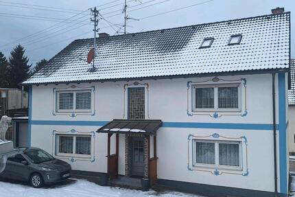 Biete Zweifamilienhaus, renoviert mit Doppelgarage PROVISIONFREI - Fischach