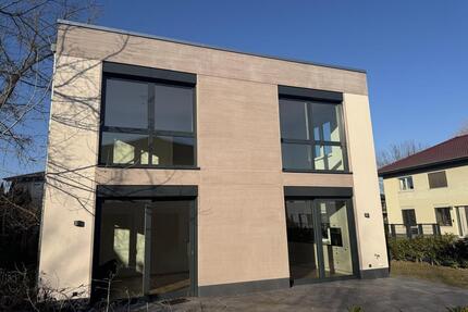 Sehr schöne 3 Raumwohnung in einer Villa, mit eigenem Garten (am Kirschgarten) - Berlin Pankow