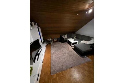 3 Zimmer Dachgeschosswohnung - 1.070,00&nbsp;EUR Kaltmiete, ca.&nbsp; 57,00&nbsp;m&sup2; in Esslingen am Neckar (PLZ: 73734) Pliensauvorstadt