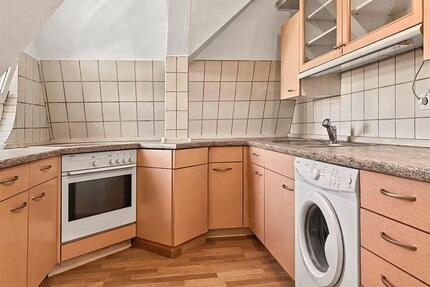 Bezugsfreie DG-Wohnung mit EBK, Keller & Stellplatz in Güsten