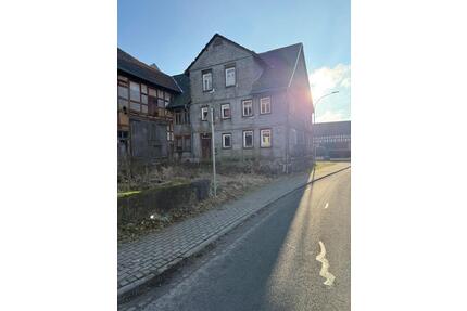 Sanierungsbedürftiges Haus mit großer Scheune - Feldatal