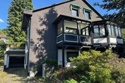 Familienhaus mit Einliegerwohnung, Kamin, Wintergarten&Traumgarten in ruhiger Waldrandlage von Helsa