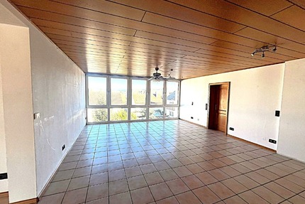 Attraktive Dachgeschosswohnung mit sonniger Terrasse - Enkenbach