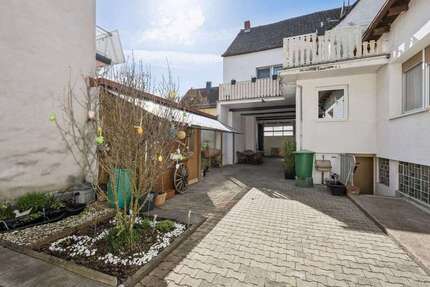 Haus zum Kaufen in Schöneck 700.000,00 € 287.73 m²