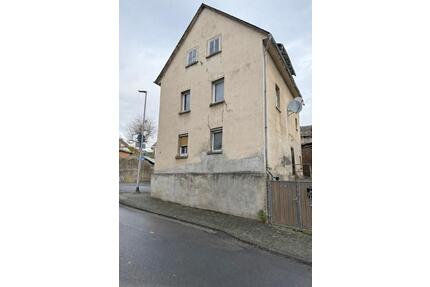 Mehrfamilienhaus mit Scheune in Villmar Weyer