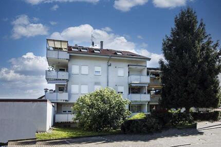 GALERIEZAUBER: 3-Zi. DG-Whg in Eimeldingen mit Balkon, Galerie, Garage + Keller