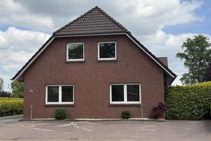 Provisionsfrei – Zweifamilienhaus in einmaliger Lage - Wiesmoor