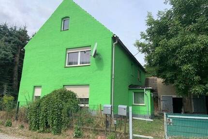 Wohnhaus mit großem Garten in ruhiger Lage - Oschatz Leuben