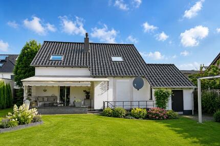 Freistehendes Familienhaus mit großem Garten in Köln-Roggendorf