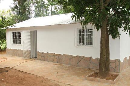 Paraguay, Mbocayaty (Guairá): Haus 3 Zimmer Küche Bad, viele Bäum - Hann. Münden