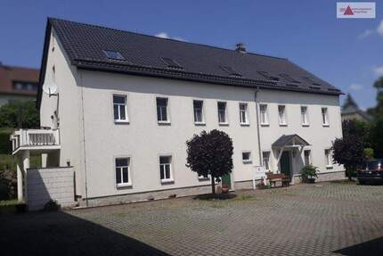 Wohnen & Vermieten: 6 Wohnungen, Dreiseitenhof & 6.123 m² Grundstück in Grünhainichen bei Chemnitz
