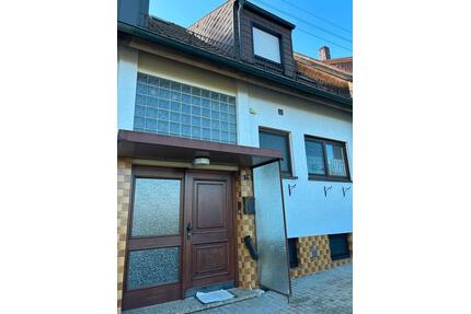 Reihenhaus zu Vermieten - 1.100,00&nbsp;EUR Kaltmiete, ca.&nbsp; 110,00&nbsp;m&sup2; in Schwaigern (PLZ: 74193)