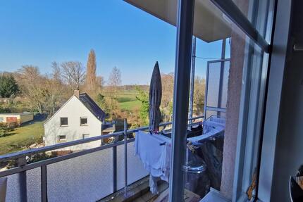 Schöne 2-Zimmer Wohnung im 1.OG mit Balkon - Groitzsch