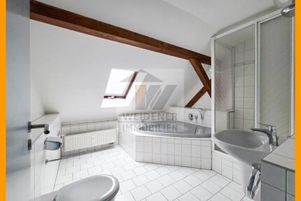 Schöne 3 Raum-Dachgeschoss Whg. mit Eckbadewanne - Gera