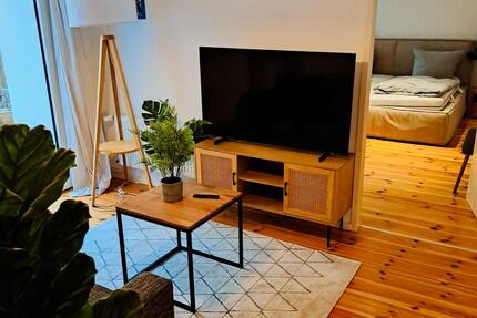 Winter in Berlin-Friedrichshain: möblierte 100 m2 Apt mit Garten