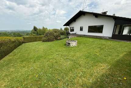 Haus zum Kaufen in Vettelschoß-Kalenborn 399.000,00 € 220 m²