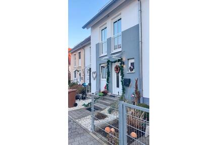 Haus in Rosstal mit Garage* - 460.000,00&nbsp;EUR Kaufpreis, ca.&nbsp; 122,00&nbsp;m&sup2; in Roßtal (PLZ: 90574)