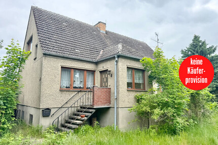 HORN IMMOBILIEN ++ großes Haus 7 Zimmer, mit großem Grundstück in Altentreptow, sanierungsbedürftig