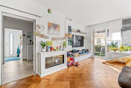 Großräumiges und modernes Einfamilienhaus mit Doppelgarage und Garten in Rudow - Berlin