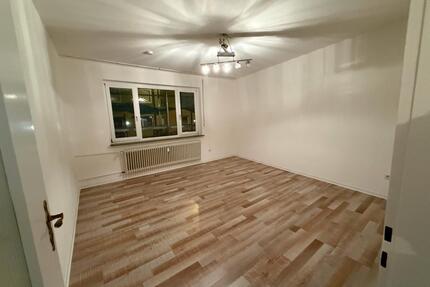 Ruhige Parterre Wohnung 4 Zimmer Küche Bad mitten in der Stadt - Kassel Bettenhausen