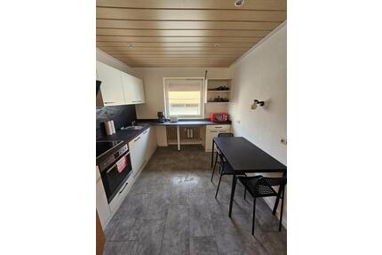 Möblierte 6-Zimmer Wohnung in Bissingen mit 700 m² Garten und Garage - Herbrechtingen