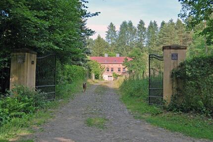 Wohnhaus mit Nebengebäuden in einmaliger Lage - Schönwalde-Glien