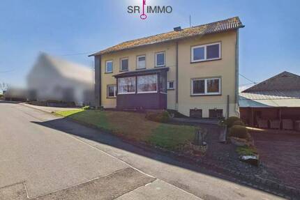 Gepflegtes Wohnhaus mit großen Garagen in ruhiger Lage in Krautscheid