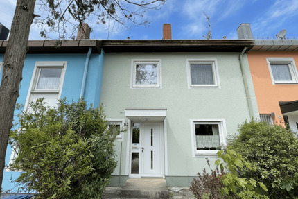 Gepflegtes Reihenmittelhaus mit ausgebautem Dachgeschoss in Fürth-Burgfarrnbach
