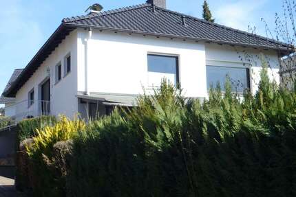 Haus zum Kaufen in Neu-Anspach 649.000,00 € 144 m²