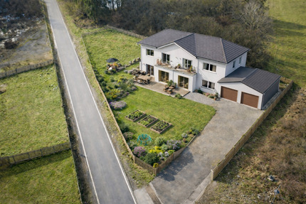 Natur vor der Tür, Zukunft im Blick - modernes Doppelhaus projektiert - Leuterod