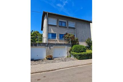 Gepflegtes Zweifamilienhaus mit viel Potenzial in 66280 Sulzbach - Sulzbach (Saar)