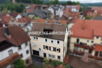 Teilsaniertes Zweifamilienhaus mitten in Rieneck