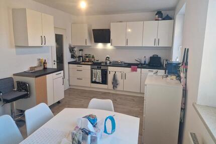 Erstmal Lesen!! Ein helles und schöne 3 Zimmer-Wohnung mit Balkon - Waldkraiburg