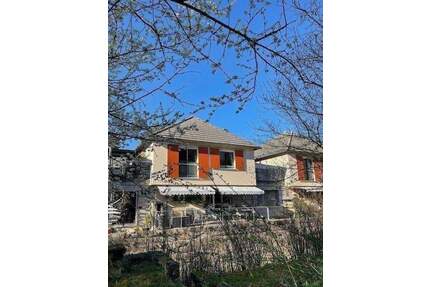 ***SPRINGTIME...die Natur erwacht...EINFAMILIENHAUS...idyllisch am Bächlein.....STADTNAH modern...*** - Fürth Burgfarrnbach