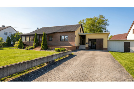 Großzügiger Bungalow auf ca. 2.000 m² Grundstück mit Wintergarten & Ausbaupotenzial - Buttenwiesen Unterthürheim